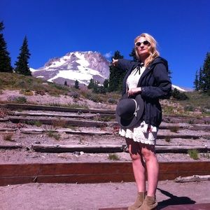 Meet your Posher, Brit